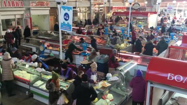 Gomel,ベラルーシ- 2018年3月24日:現地食品市場Gomel 。これはベラルーシの既存の食品市場の例です。 — ストック動画