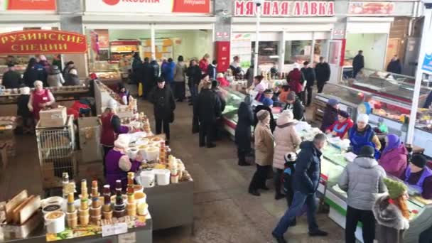 Gomel, Vitryssland - 24 mars 2018: Närmatsmarknaden i Gomel. Detta är ett exempel på den befintliga livsmedelsmarknaden i Vitryssland — Stockvideo