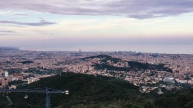 Barselona, İspanya. Tibidabo Dağından Şehir Şehri 'nin Akşam Panoraması