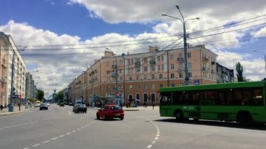 Gomel, Belarus. Lenina ve Private zalnaya Kavşağında Şehir Trafiği