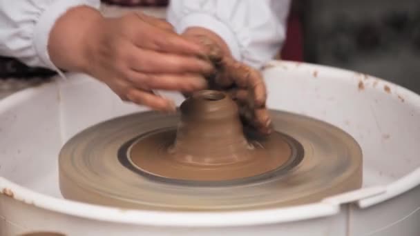 Processus Création Pot Argile Utiliser Les Mains Roue Artisanat Poterie — Video