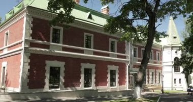 Krasny Bereg, Zhlobin Bölgesi, Belarus. Dobosna Nehri kıyısındaki Manor-Park Kompleksi Gatowski-Poklevsky-Kozell Malikanesi. 19. yüzyılın sonundaki soylu malikane.
