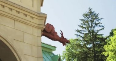Krasny Bereg, Zhlobin Bölgesi, Belarus. Dobosna Nehri kıyısındaki Manor-Park Kompleksi Gatowski-Poklevsky-Kozell Malikanesi. 19. yüzyılın sonundaki soylu malikane.