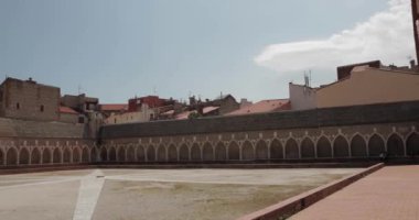 Perpignan, Fransa. Aziz John Manastırı Mezarlığı. Adı Campo Santo. Güneşli Yaz Günü. Aziz John Vaftizci Katedrali. Perpignan Katedrali