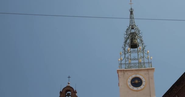 Perpignan, Frankrike. Leon Gambetta Square och katedralen Basilika Saint John Döparen av Perpignan i solig sommardag — Stockvideo