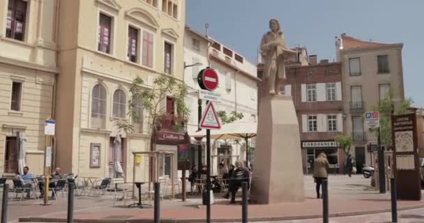 Perpignan, Franciaország - 2018. május 16.: People Walking Place Hyacinthe Rigaud — Stock videók