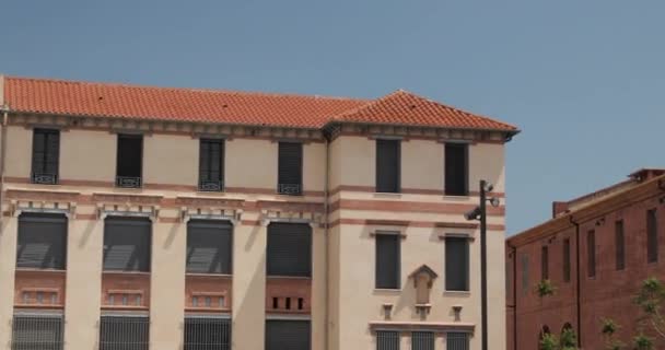 Perpignan, France. Collège Jean Moulin Au Printemps Ensoleillé — Video