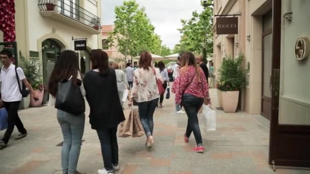 Santa Agnes Malanyanes Barcelona Spanien Maj 2018 Människor Går Nära — Stockvideo