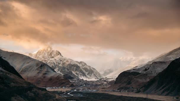 Mtskheta-Mtianeti Region, Georgia. 마을 들 Pansheti, Arsha and Sioni During Morning Sunrise. 이른 겨울의 아름다운 조지아 풍경 — 비디오