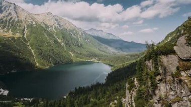 Tatra Ulusal Parkı, Polonya. Ünlü Dağlar Morskie Oko Gölü ya da Deniz Gözü Gölü Yaz Gününde. Güzel Tatras Gölü Manzarası. UNESCOs Dünya Rezerv Ağı. Polonya Doğası