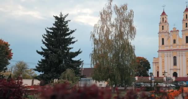 Hlybokaye ya da Glubokoye, Vitebsk Bölgesi, Belarus. Aziz Kilisesi. Üçlemeci — Stok video