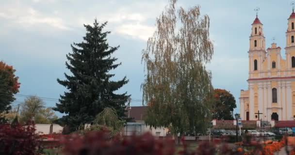 Hlybokaye ou Glubokoye, região de Vitebsk, Bielorrússia. Igreja dos Santos. Trindade — Vídeo de Stock