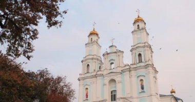 Hlybokaye ya da Glubokoye, Vitebsk Bölgesi, Belarus. Yer Değiştirilmiş Karmelitler Kilisesi 'ne adanmış Bakire Katedrali' nin Doğuşu. Kutsanmış Bakire Meryem 'in Sonbahar Günü Varsayımı
