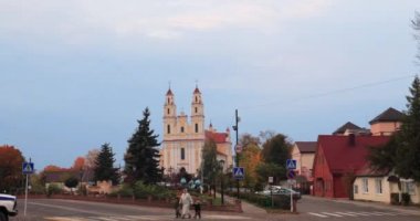 Hlybokaye ya da Glubokoye, Vitebsk Bölgesi, Belarus - 7 Ekim 2018: Aziz Kilisesi. Üçlemeci