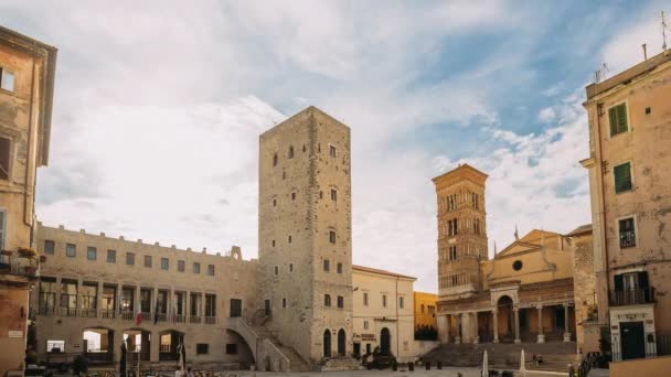 Terracina, Itálie. Katedrála zasvěcená svatému císaři. Slavná stará architektonická a kulturní památka — Stock video