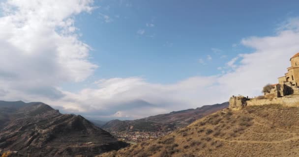 Mtskheta, Géorgie. Jvari, monastère orthodoxe géorgien, patrimoine mondial de l'UNESCO. Ancien Temple — Video