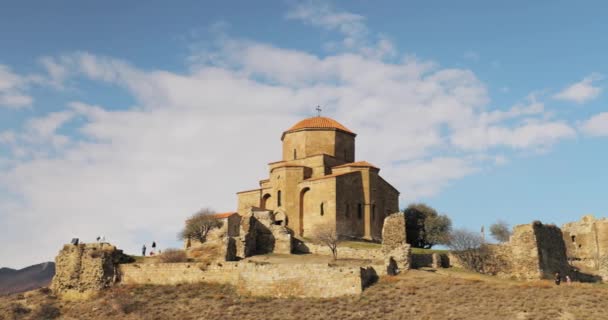 Мцхета, Грузія. Jvari, Georgian Orthodox Monastery, World Heritage By UNESCO. Стародавній храм — стокове відео