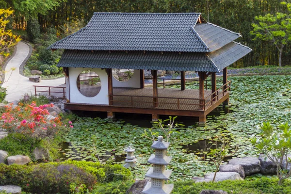 Japanesse Pagode Über Einem Teich Einem Zen Garten — Stockfoto