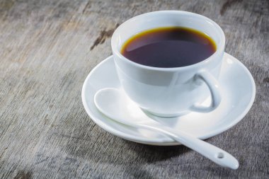 Tablo üzerinde kahve fincanı