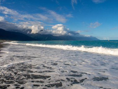 Hualien, Tayvan - 16 Ekim 2016: Güzel taşlı kumsal, Chishintan Beach