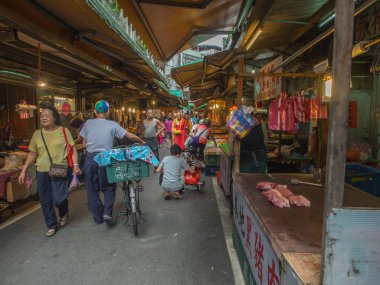 Taipei, Tayvan - 04 Ekim 2016: Tipik yerel pazar Tayvan ile lots-in yerel ürünler