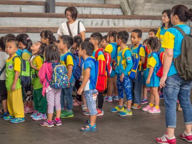 Yilan, Tayvan - 14 Ekim 2016: Scholl seyahate Tayvanlı gençler.