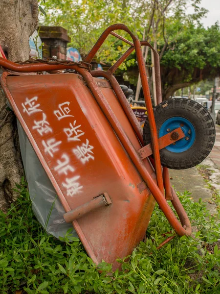 Red wheelbarrow — Stock Photo, Image
