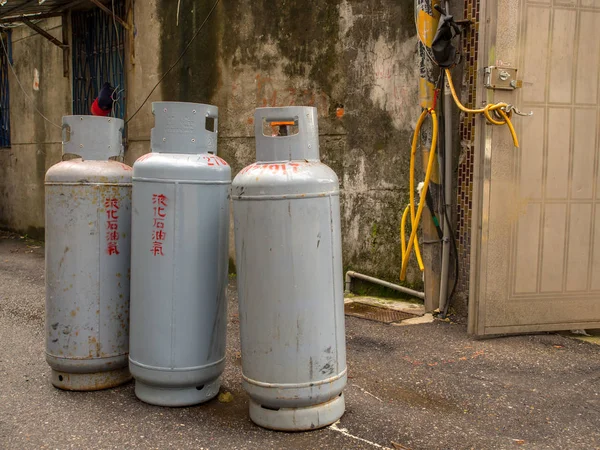 Cilindros de gas gris metálicos —  Fotos de Stock