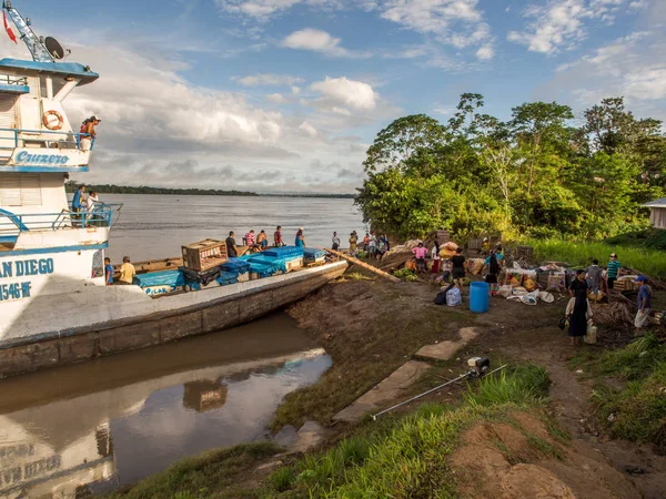 Passenger ferry at the port on the Amazon river — Stock Photo, Image
