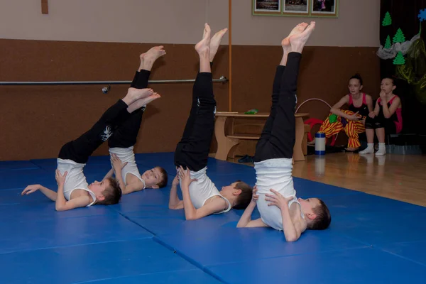 Acrobatic show — Stock Photo, Image