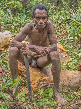 Göçebe Orman Kabilesi Korowai Adamı
