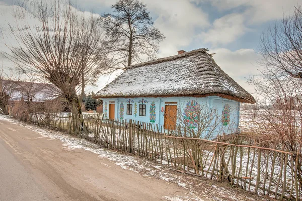 Красочный бревенчатый дом — стоковое фото
