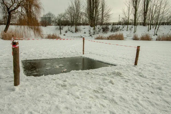 Air hole in ice  on a snow-covered pond — Stock Photo, Image