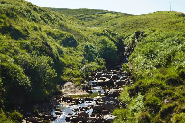 Cascada Pequeña Escocia Escocia Está Llena Hermosos Paisajes Dondequiera Que — Foto de Stock