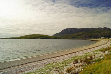 Ardmair 3 mil İskoçya'nın Batı kıyısı üzerinde Ullapool yayla balıkçı köyü kuzeyinde güzellikte bir konumda yer alır.