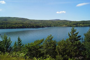 İskoçya nereye bakarsan bak güzel manzaralarla doludur. Doğanın güzelliğini kelimelere dökmek zordur..