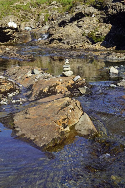 Úpatí Cuillins Černé Poblíž Glenbrittle Jsou Fairy Pools Krásně Křišťálově — Stock fotografie