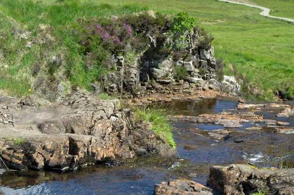 Los Pies Los Black Cuillins Cerca Glenbrittle Encuentran Las Piscinas — Foto de Stock