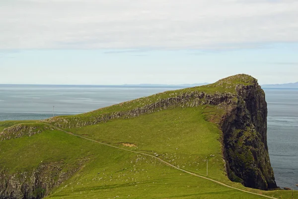 Ост Пойнт Небольшой Пентхаус Шотландском Острове Скай Маяк Является Самой — стоковое фото