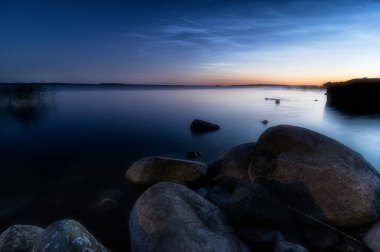 Kuzey gökyüzünde noctilucent bulutlar