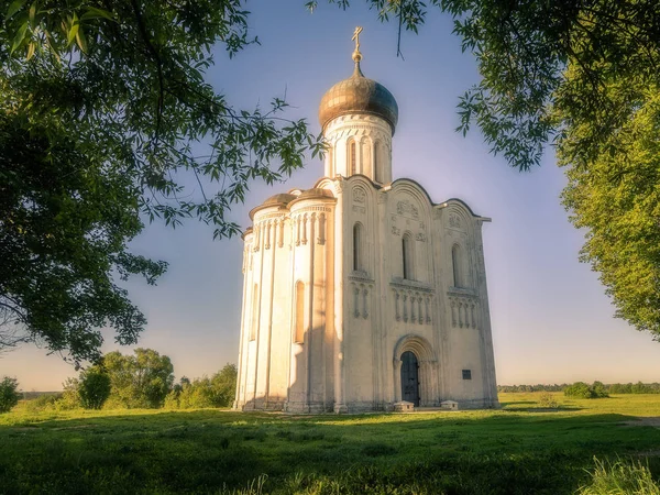 Church of the Intercession on the Nerl — Stock Photo, Image