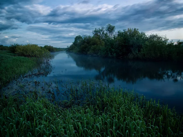 Wieczór nad rzeką — Zdjęcie stockowe
