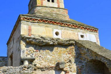 Eski Christin Kilisesi (IV. yüzyıl) köyünde Densus, Transilvanya, Romanya