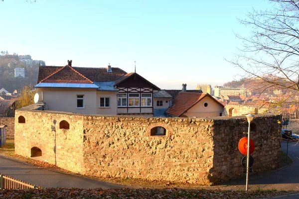 Tipik Kentsel Peyzaj Şehrin Brasov Transilvanya Romanya Ülkenin Merkezinde Bulunan — Stok fotoğraf