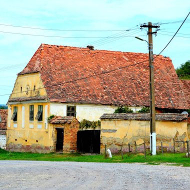 Tipik kırsal manzara ve köylü evlerde Barcut, Bekokten, Brekolten, Transilvanya, Romanya. Yerleşim 12. yüzyılda ortasında Sakson kolonistler tarafından kuruldu