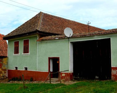 Tipik kırsal manzara ve köylü evlerde Barcut, Bekokten, Brekolten, Transilvanya, Romanya. Yerleşim 12. yüzyılda ortasında Sakson kolonistler tarafından kuruldu