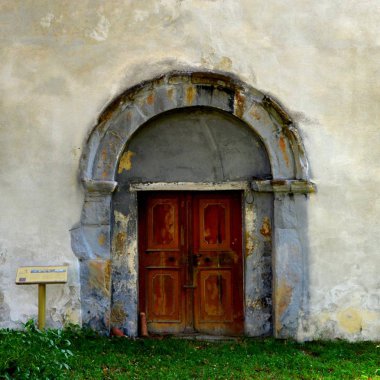 Güçlendirilmiş Ortaçağ Sakson evangelic kilise de köyün Somartin, Martinsberg, Mrtelsberg, Transilvanya, Romanya. Yerleşim 12. yüzyılda ortasında Sakson kolonistler tarafından kuruldu