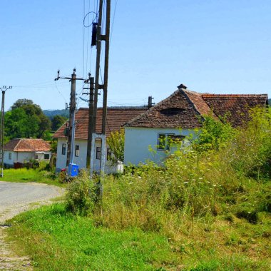 Tipik kırsal manzara ve köylü Somartin, Martinsberg, Mrtelsberg, Transilvanya, Romanya köyde evler. Yerleşim 12. yüzyılda ortasında Sakson kolonistler tarafından kuruldu