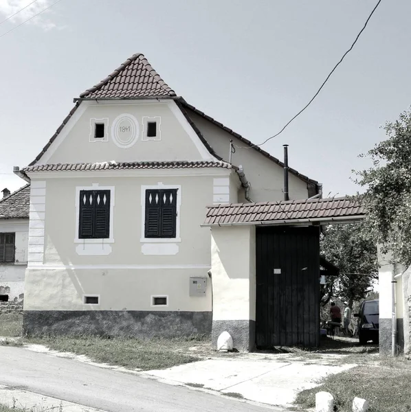 Zied Veseud の要塞化された中世ザクセン福音教会はシビウ県 ルーマニア トランシルバニア 1379 制で最初から Chirpr のコミューンの村 — ストック写真