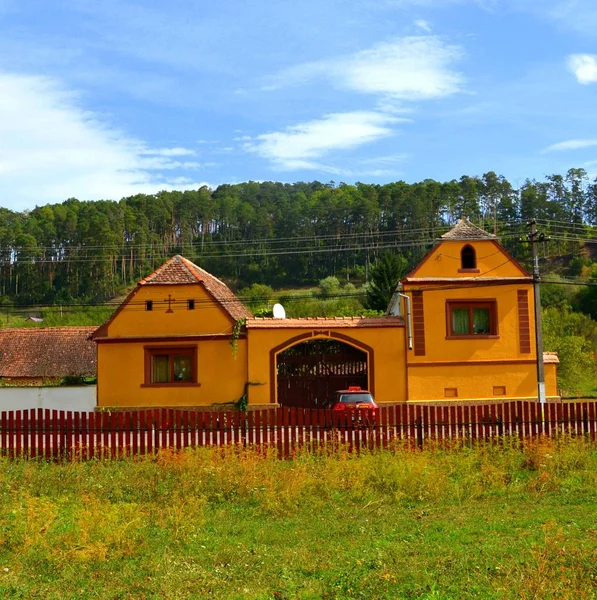 Typische Ländliche Landschaft Und Bauernhäuser Bradeni Henndorf Hegendorf Siebenbürgen Rumänien — Stockfoto